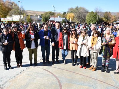 Llancafilo festejó los 125 años de la Escuela Primaria 7 y los 30 años del CPEM 45
