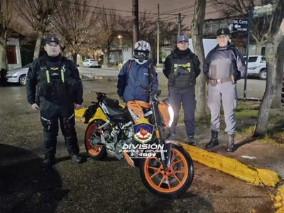 Robaron una moto del estacionamiento de un local y la abandonaron a pocas cuadras