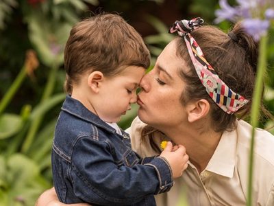 Son de otro mundo: Juana Repetto endulzó las redes con una postal inédita junto a su hijo