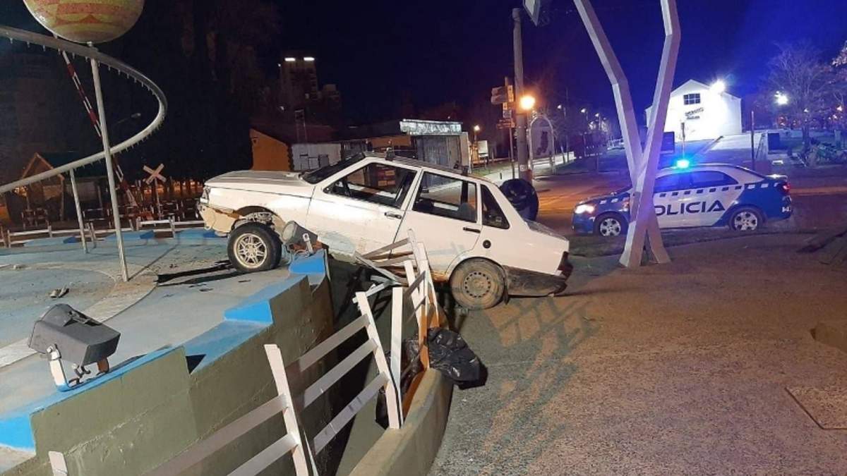 Choque en la Avenida Olascoaga, Centenario. Fuente: (Twitter)