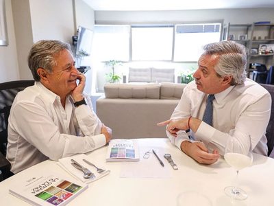 "Su labor es...": Duhalde halagó a Alberto Fernández por la lucha contra el coronavirus
