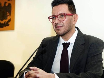 UNAM inicia el proceso para remover al director que dijo que el feminicidio es un acto de amor