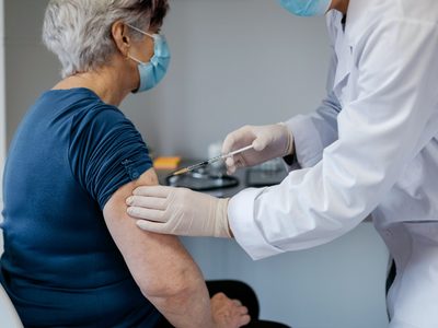 Tres farmacias neuquinas se suman al plan de vacunación
