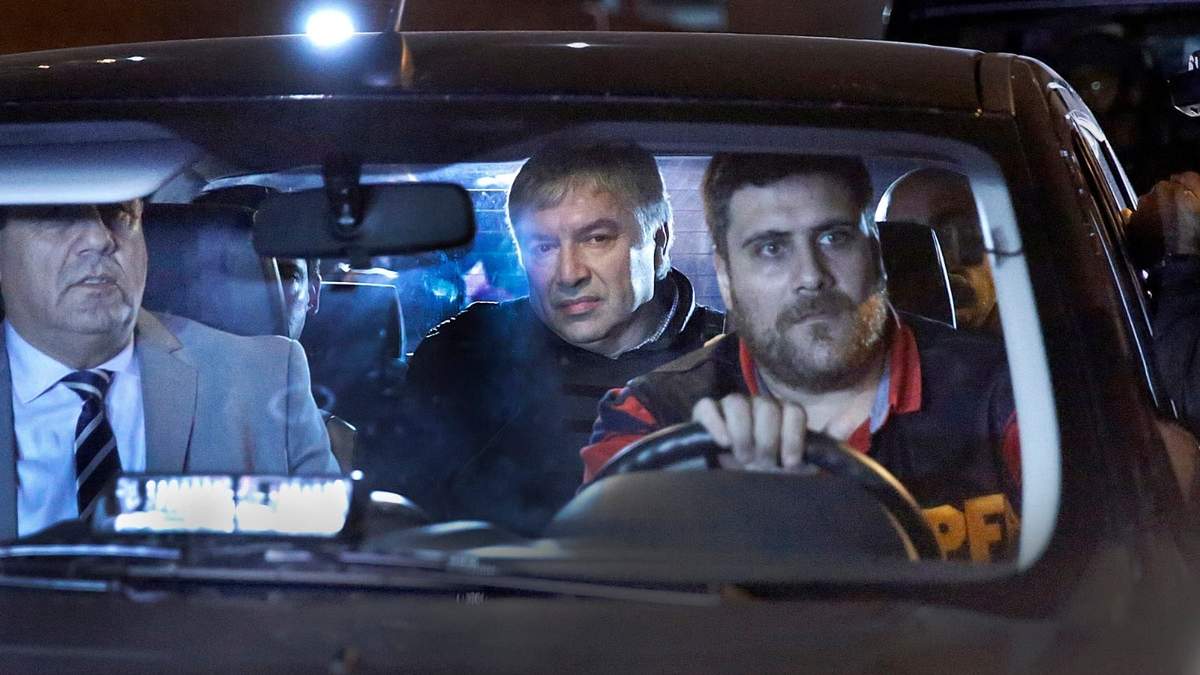 El empresario Lázaro Báez siendo trasladado por la Policía Federal. Fuente: (Twitter)