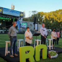 En medio de la polémica, la Fiesta de la Pera arrancó casi sin público