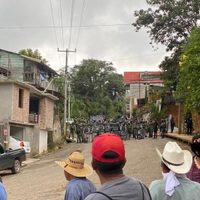 Chiapas: fuerzas federales se abren paso con gas lacrimógeno en zona de disputa de cárteles (Video)