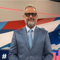 "¿Acá es?": Jorge Rial publicó una foto y un mensaje fulminantes para una jurado del Cantando 2020