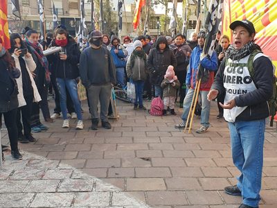 Organizaciones sociales exigen un salario mínimo de 200 mil pesos
