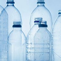 Solo con 2 botellas plásticas: reciclá y creá esto tan útil para tu cocina o baño