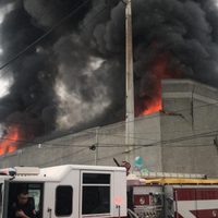 Evacuan a 500 personas por incendio en bodega de Monterrey; no hay heridos