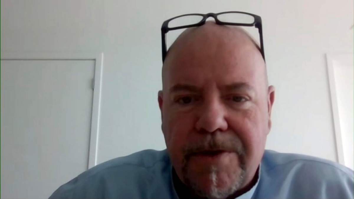 En este fotograma, Steve Kramer habla durante una entrevista el lunes 26 de febrero de 2024 desde Miami
