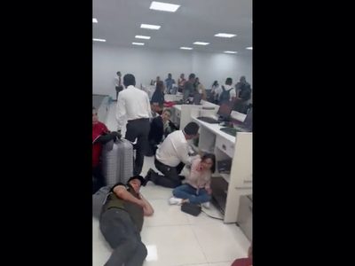 Balacera afuera de la Terminal 1 del AICM; dos policías heridos y un sujeto detenido (Video)