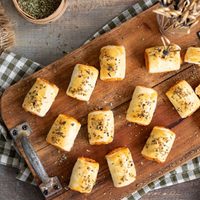 Sin amasar y con pocos ingredientes: prepará estos saladitos de hojaldre y lucite a la hora del mate