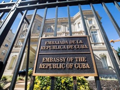 Cuba denuncia ataque de bombas molotov contra su embajada en EU