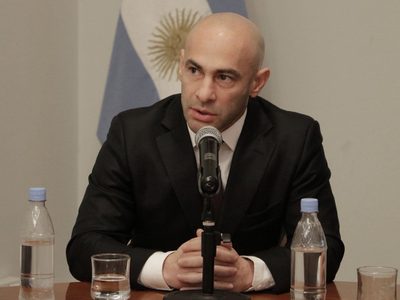 Massoni, el extravagante ministro de Chubut, ya es furor en Tik Tok