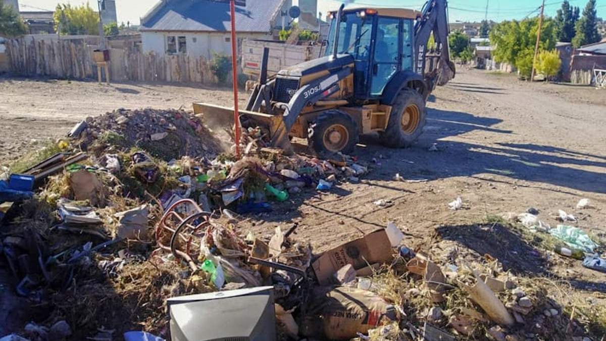 Uno de los tantos microbasurales esparcidos en la ciudad. Fuente: (Twitter)