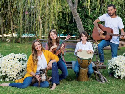 De Argentina para el mundo: Gegé Neumann y su familia son los autores de un hitazo internacional