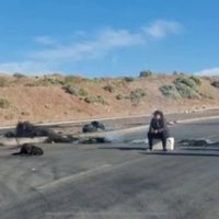 Vecinos del barrio 2 de Mayo cortaron la auto vía norte en reclamo del suministro de agua