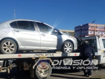 La Policía de Neuquén secuestró un auto y detuvo a dos personas