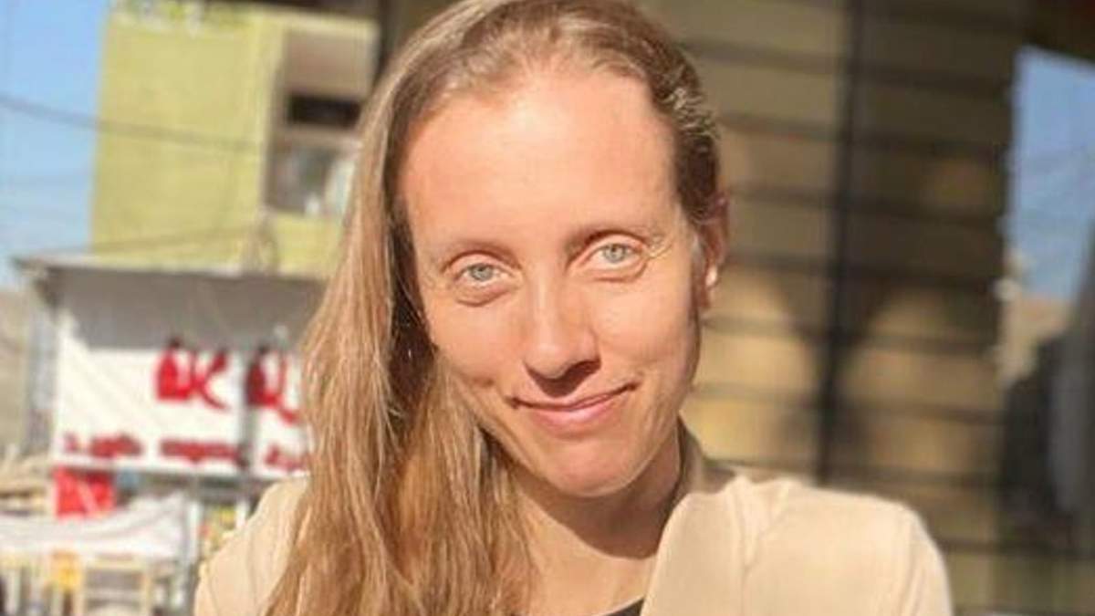 La periodista estadounidense Shelly Kittleson en un café en Bagdad, el 25 de marzo del 2025