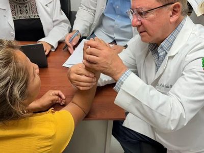 Benefician a 60 personas con cirugías de mano con daños severos