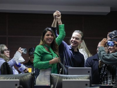 Manuel Velasco destapa a Ruth González, esposa del gobernador, como candidata en San Luis Potosí