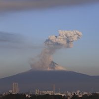 Estos 11 municipios de Puebla tendrán clases en línea por caída de ceniza del Popocatépetl