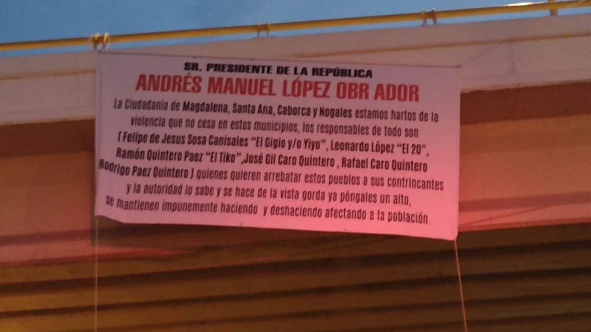 Una de las narcomantas colgadas en Caborca, Sonora