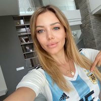 Tallada a mano: Evangelina Anderson levantó la temperatura en la web con un conjunto de animal print
