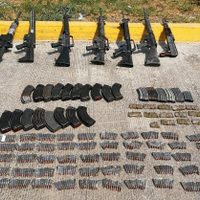 Detienen en Tierra Caliente a 12 personas con armas largas y vehículos robados
