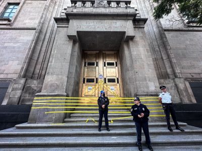 AMLO reprocha que ministros hagan paro “con goce de sueldo”