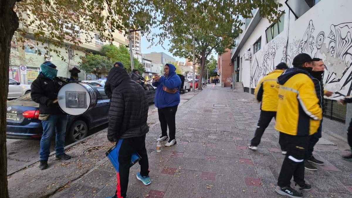 Protesta de trabajadores del correo en Neuquén capital. Fuente: (Javier Manzano)