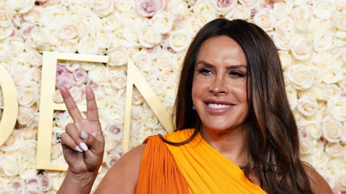Karla Sofía Gascón llega a la 82ª edición de los Globos de Oro el domingo 5 de enero de 2025 en el Beverly Hilton de Beverly Hills, California