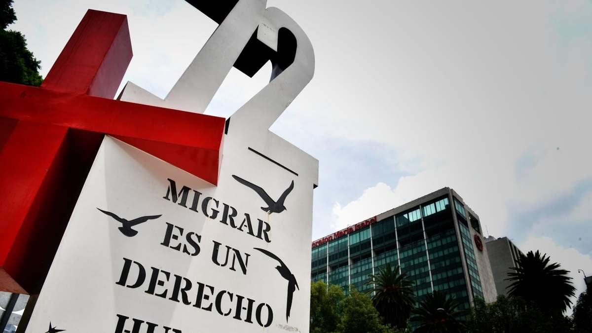El anti monumento por la masacre de San Fernando instalado en Paseo de la Reforma