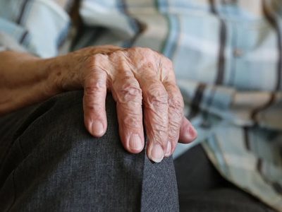 Aumentaron las estafas a jubilados cometidas por sus propios cuidadores