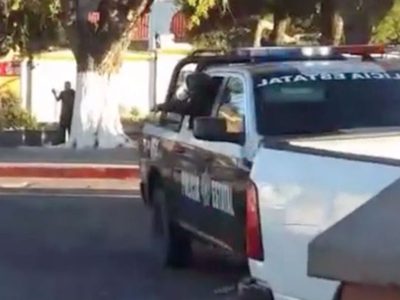 Policía estatal dispara contra inconformes con el gasolinazo en Nogales (Video)