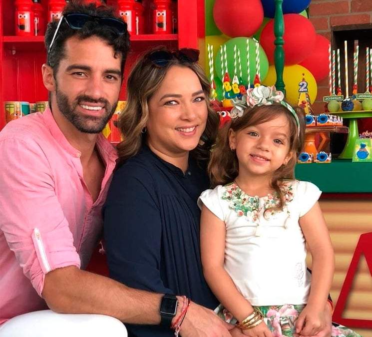 Adamari López y su familia. Fuente: (Instagram)