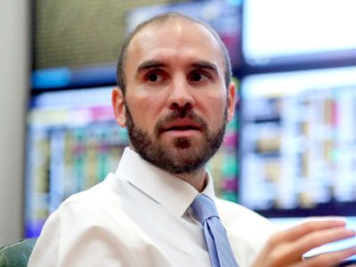 Guzmán reconoció que "deben cambiar" los controles sobre el dólar, aunque "hoy no podemos"