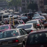Escasez de placas en CDMX; una empresa concentra la proveeduría
