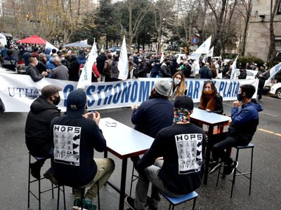 Gastrónomicos proponen "volver con los protocolos que correspondan"