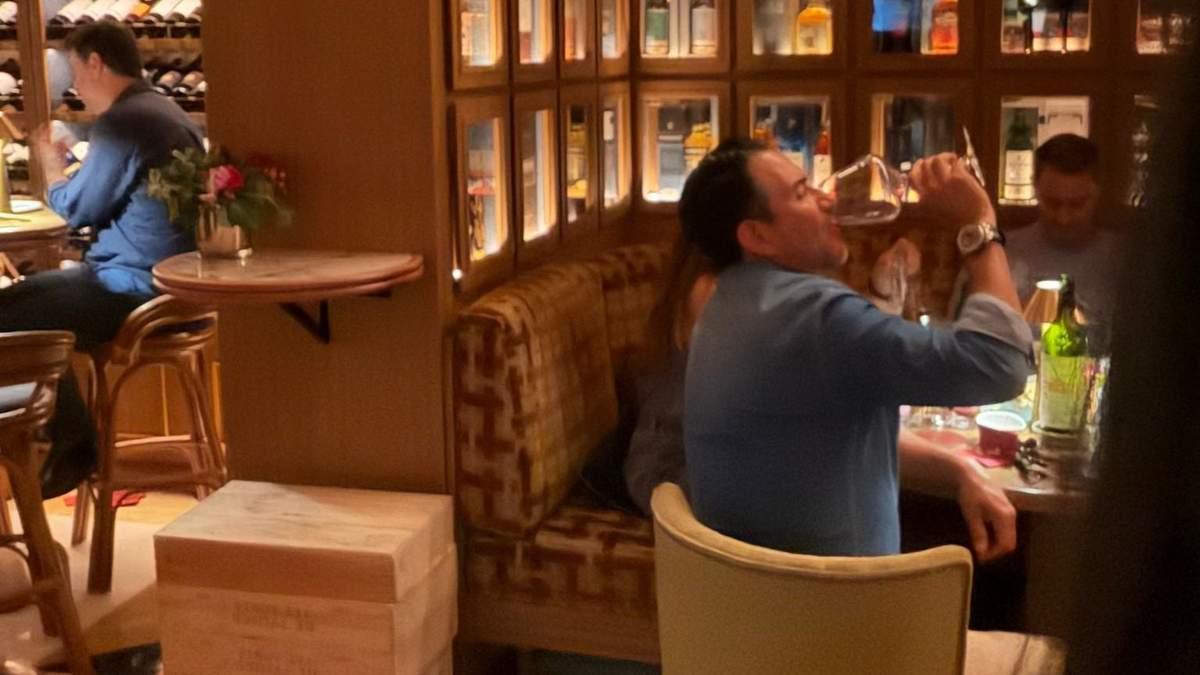 Yunes Márquez en el bar de Madrid