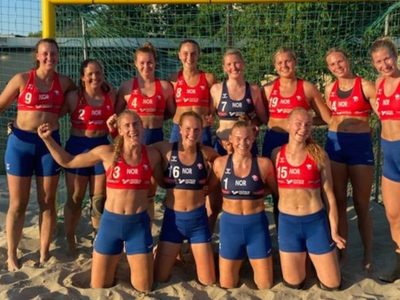 Pink ofrece pagar la multa a seleccionadas noruegas por usar shorts en lugar de bikini