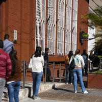 Dieron marcha atrás y los beneficiarios del IFE sí podrán comprar dólares