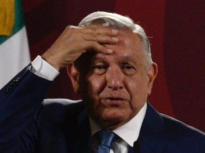 Reforma electoral no pretende desaparecer al INE; opositores votan en contra en automático: AMLO