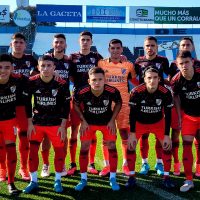 Despertó preocupación: el fuerte golpe de un jugador surgido en River durante un partido en España