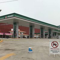 Maestros de la CNTE toman gasolineras en Chiapas y regalan el combustible