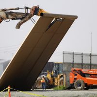 Pentágono suspende construcción del muro en la frontera con México