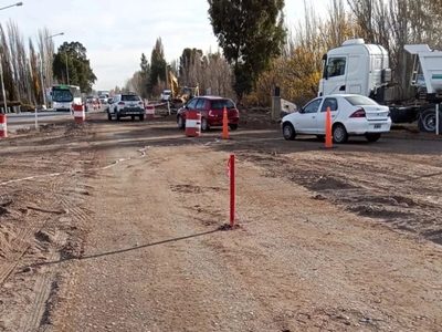 Comienzan a reconstruir la tercera rotonda en Centenario