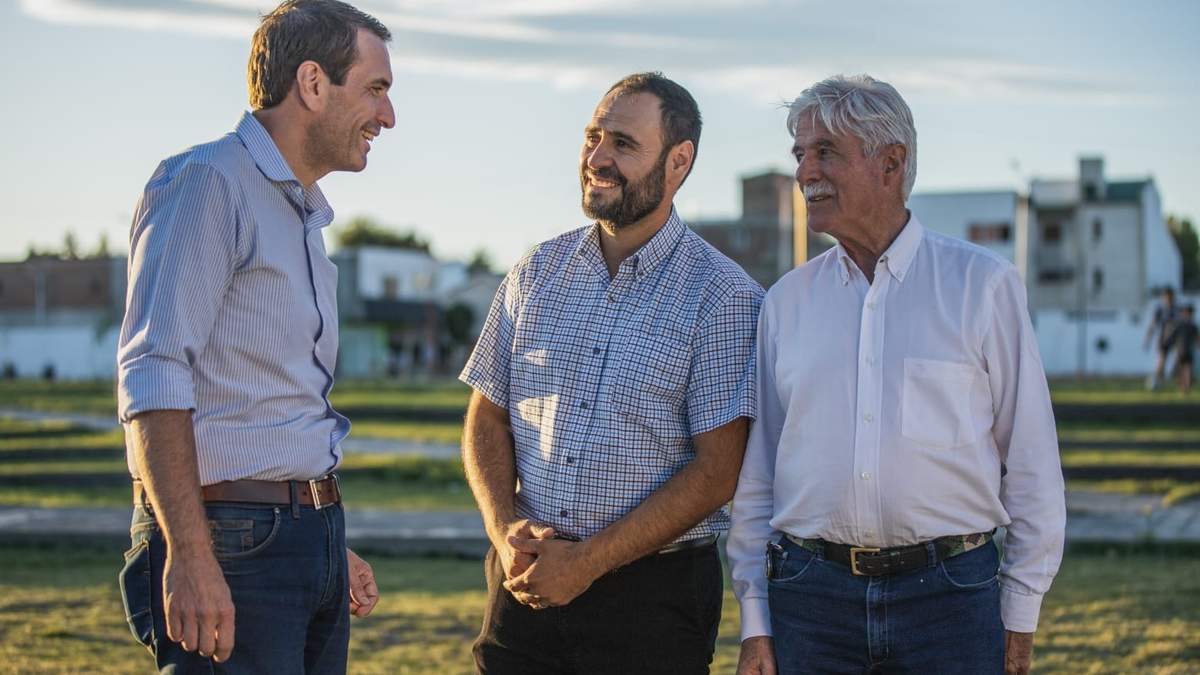 Cervi junto a Sánchez y Taylor. Fuente: (Juntos por el Cambio).