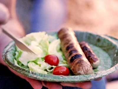 Platos biodegradables con hojas de plátano